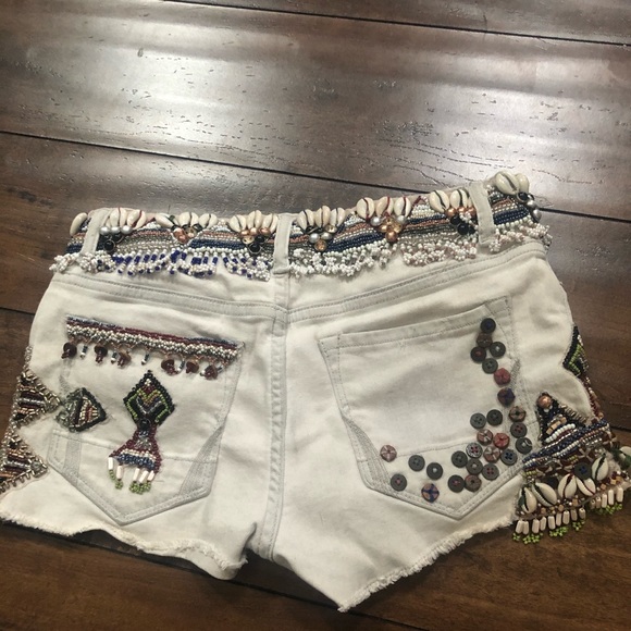 Unique embellished shorts with beads and jewels - Picture 2 of 3